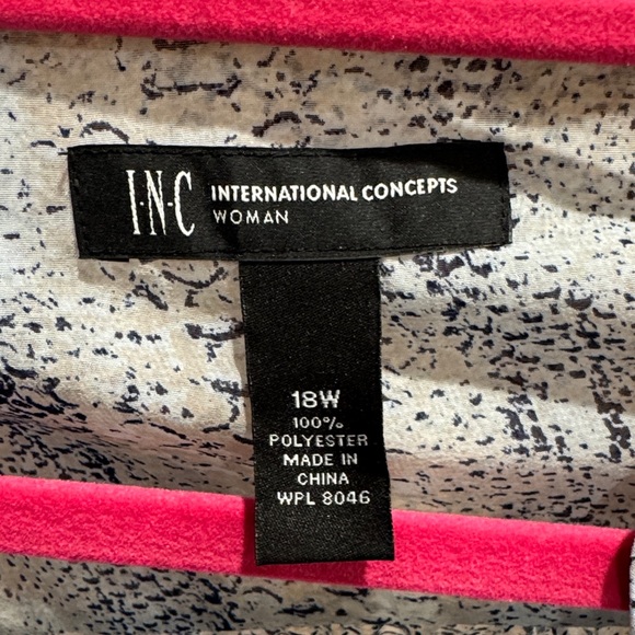 INC International Concepts Gray Snakeskin print Blouse - Picture 2 of 5